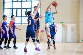 详解棒球规则中的“投球违例”如何导致三垒跑垒员直接得分